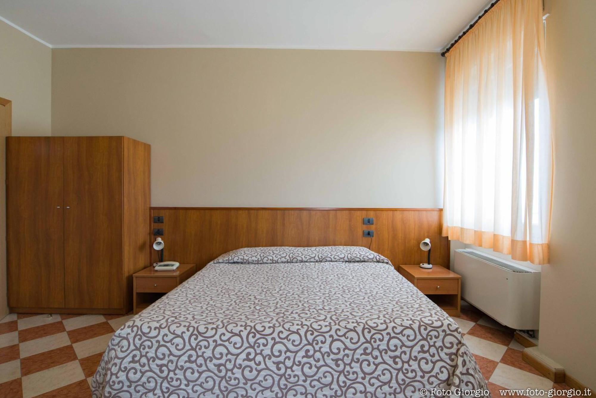 Hotel Daina Dalmine Exteriér fotografie