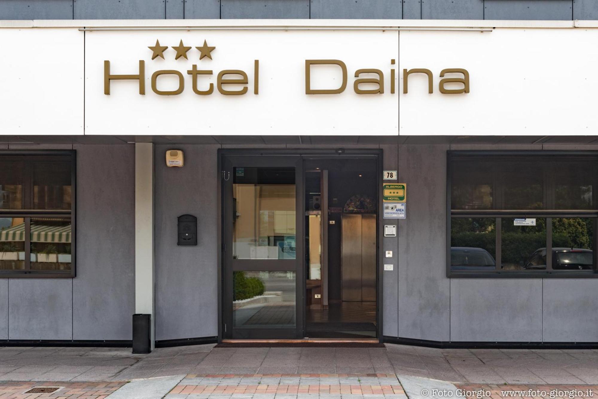 Hotel Daina Dalmine Exteriér fotografie
