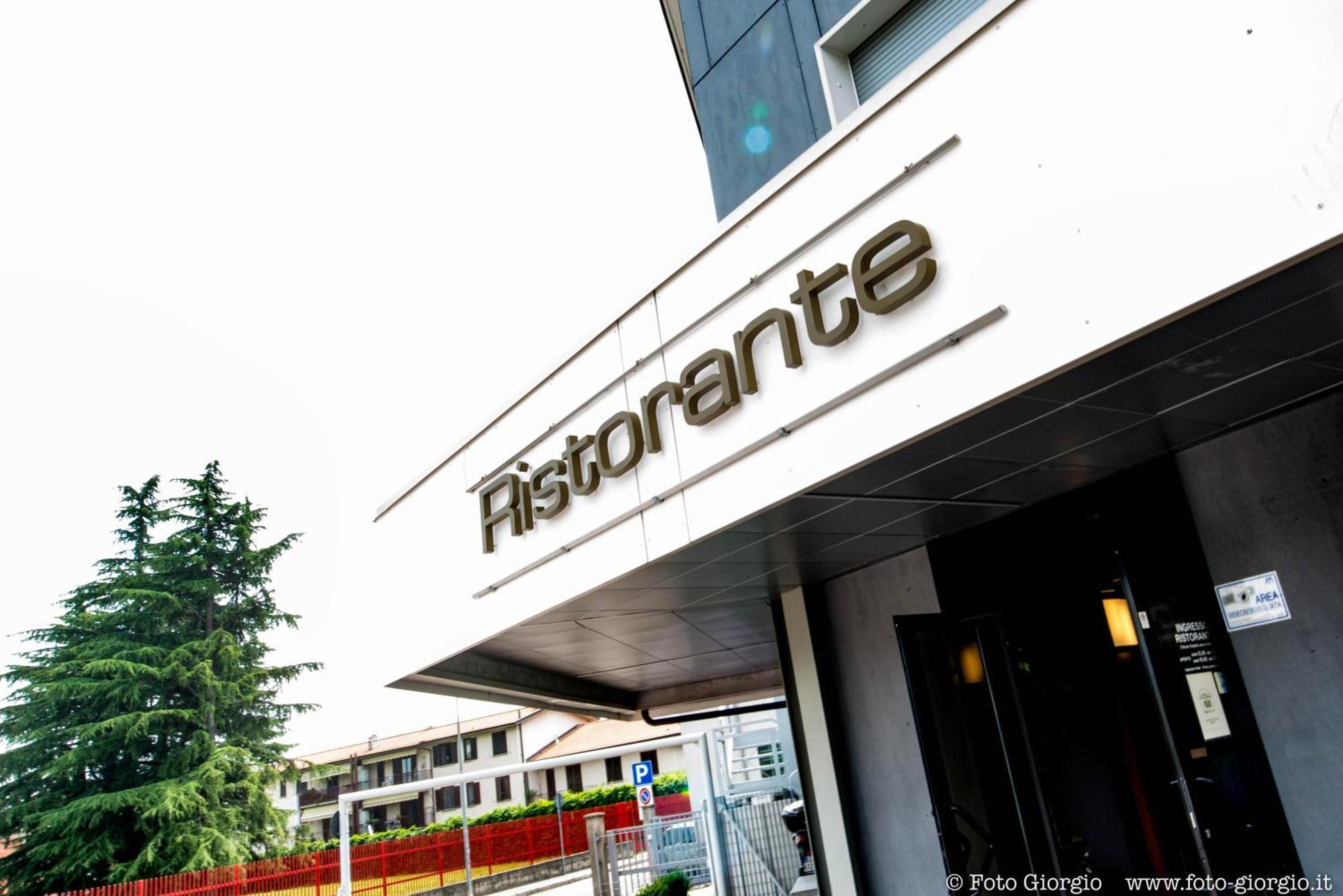 Hotel Daina Dalmine Exteriér fotografie