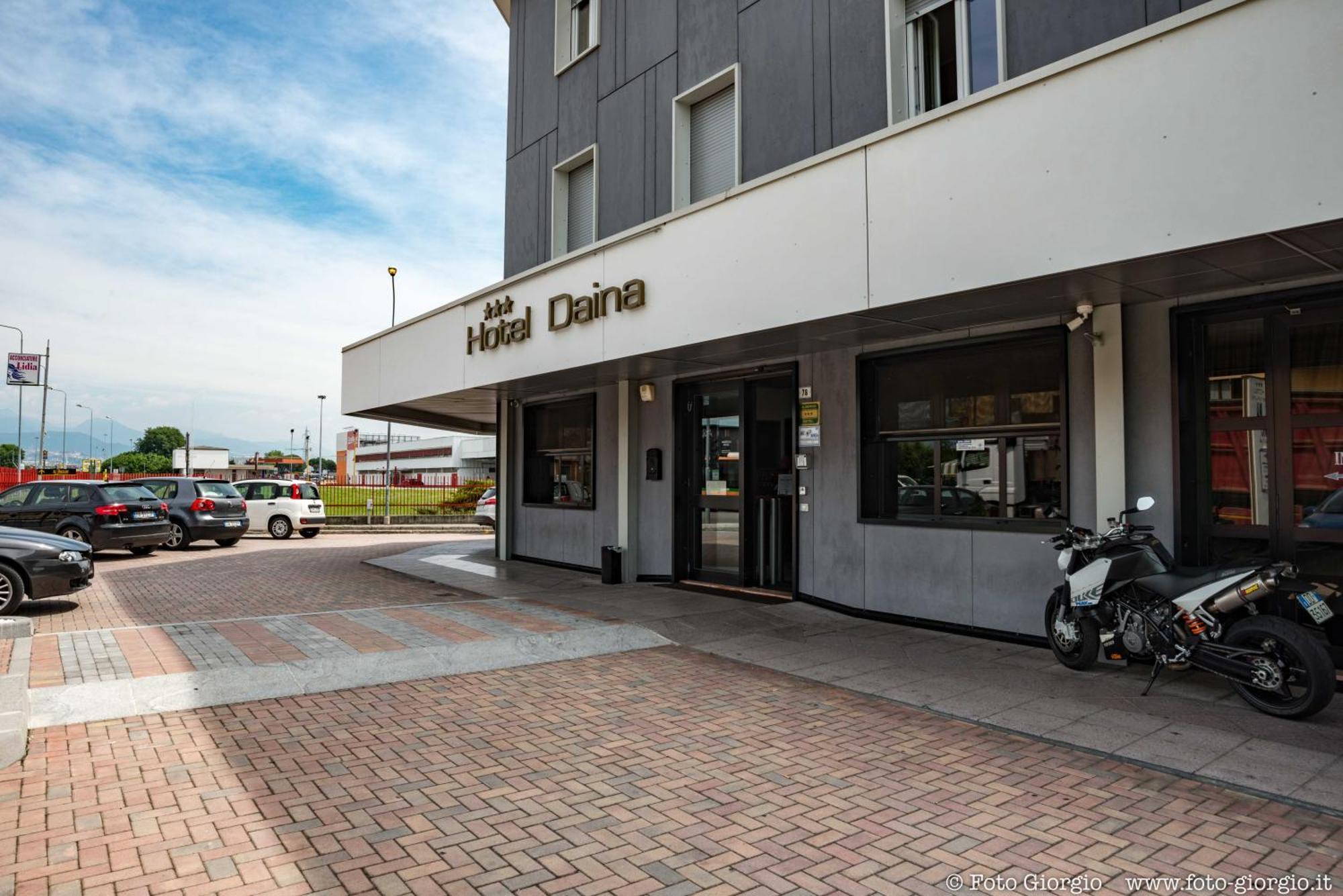 Hotel Daina Dalmine Exteriér fotografie